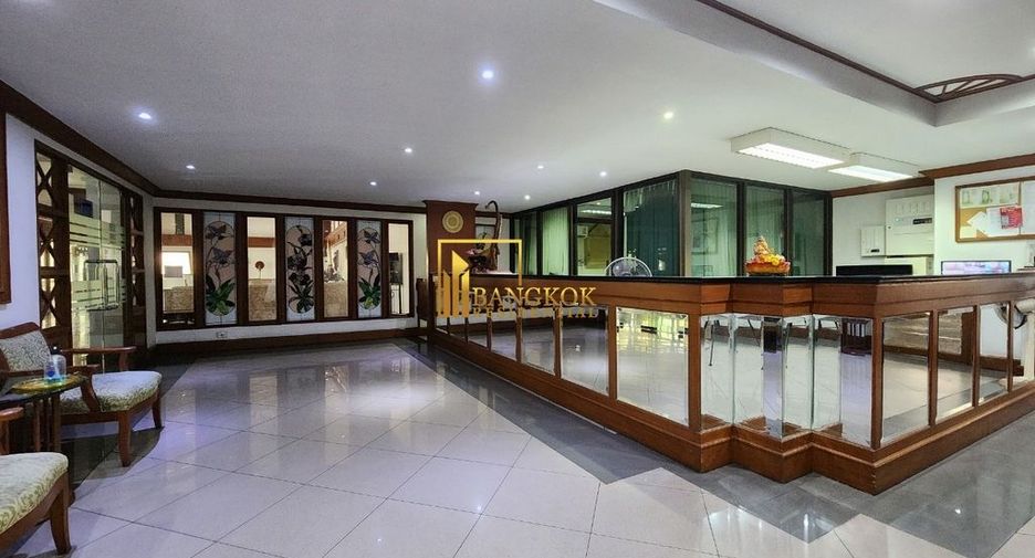 For rent 3 bedrooms apartment in Watthana, Bangkok