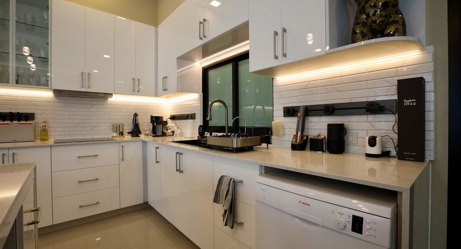 Haus zum Kauf mit 4 Zimmer in East Pattaya, Pattaya
