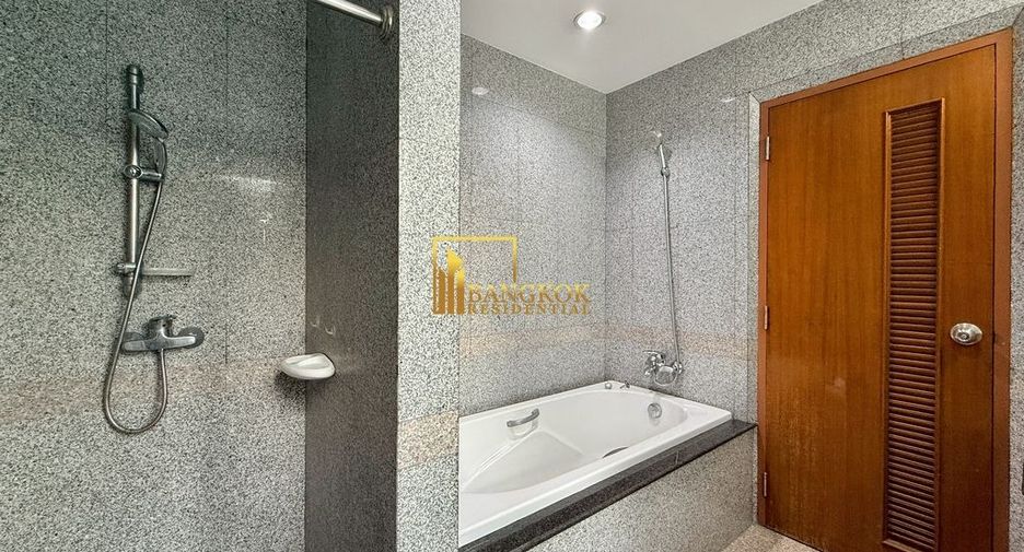 For rent 2 bedrooms apartment in Watthana, Bangkok