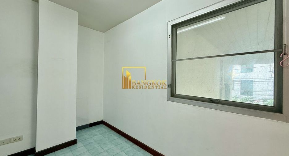 For rent 2 bedrooms apartment in Watthana, Bangkok