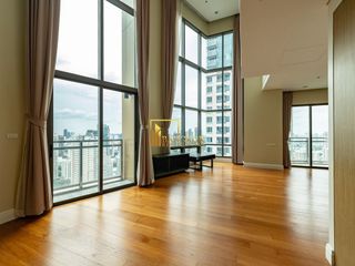 For rent 3 bedrooms condo in Khlong Toei, Bangkok