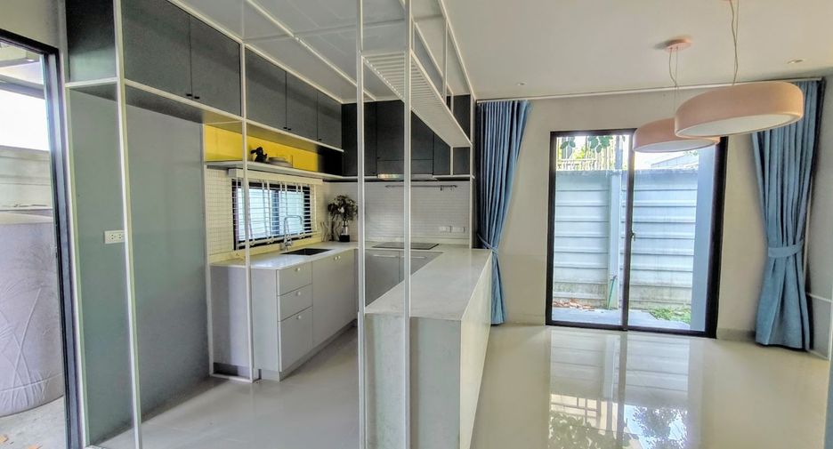 For sale 3 bedrooms townhouse in Bang Phli, Samut Prakan