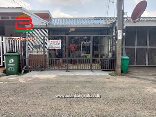For sale 2 ベッドルーム townhouse in Saphan Sung, Bangkok
