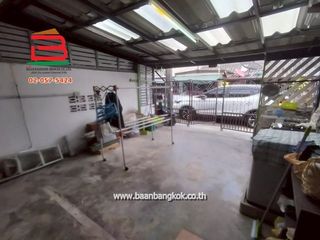 For sale 2 ベッドルーム townhouse in Saphan Sung, Bangkok