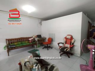 For sale 2 ベッドルーム townhouse in Saphan Sung, Bangkok