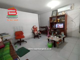 For sale 2 ベッドルーム townhouse in Saphan Sung, Bangkok