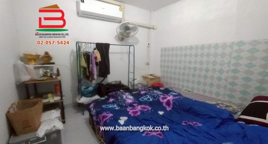 For sale 2 ベッドルーム townhouse in Saphan Sung, Bangkok