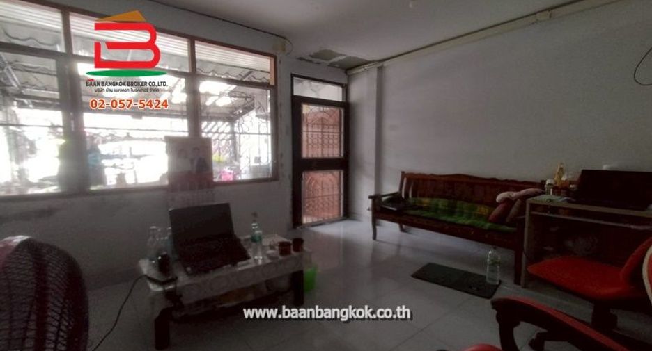 For sale 2 ベッドルーム townhouse in Saphan Sung, Bangkok