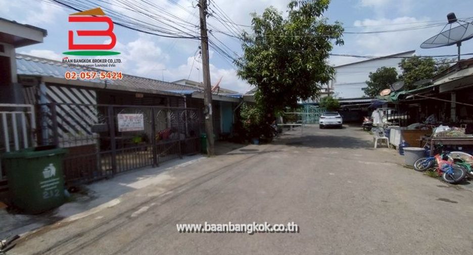 For sale 2 ベッドルーム townhouse in Saphan Sung, Bangkok