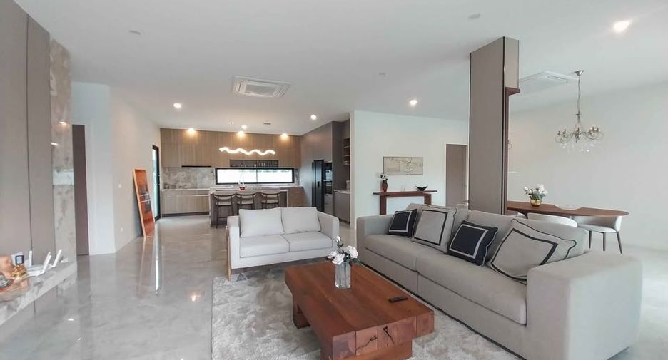 For sale 3 bedrooms villa in Bang Lamung, Chonburi