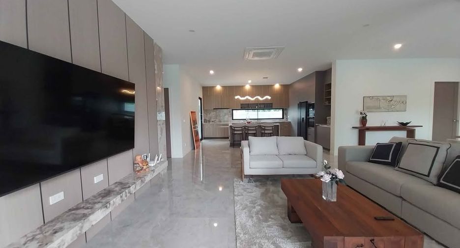 For sale 3 bedrooms villa in Bang Lamung, Chonburi