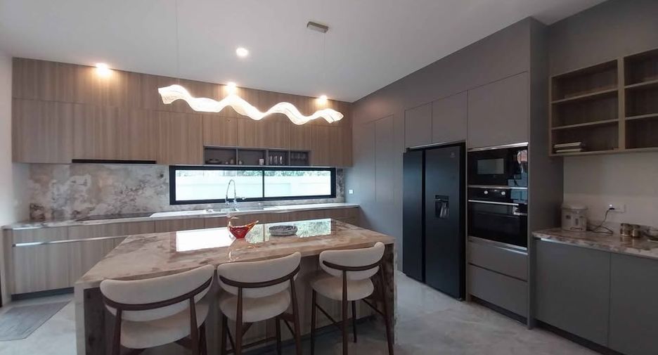For sale 3 bedrooms villa in Bang Lamung, Chonburi