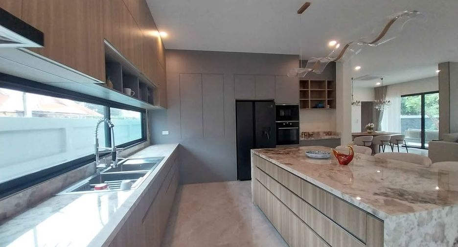 For sale 3 bedrooms villa in Bang Lamung, Chonburi
