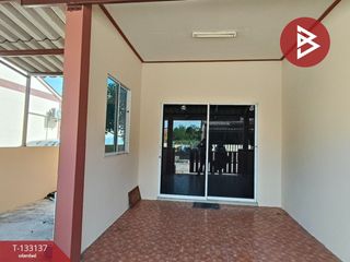 À vendre 2 chambres maison de ville à Phanat Nikhom, Chonburi