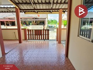 À vendre 2 chambres maison de ville à Phanat Nikhom, Chonburi