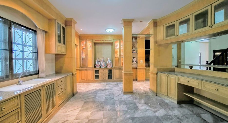 For sale 4 bedrooms house in Bang Phli, Samut Prakan