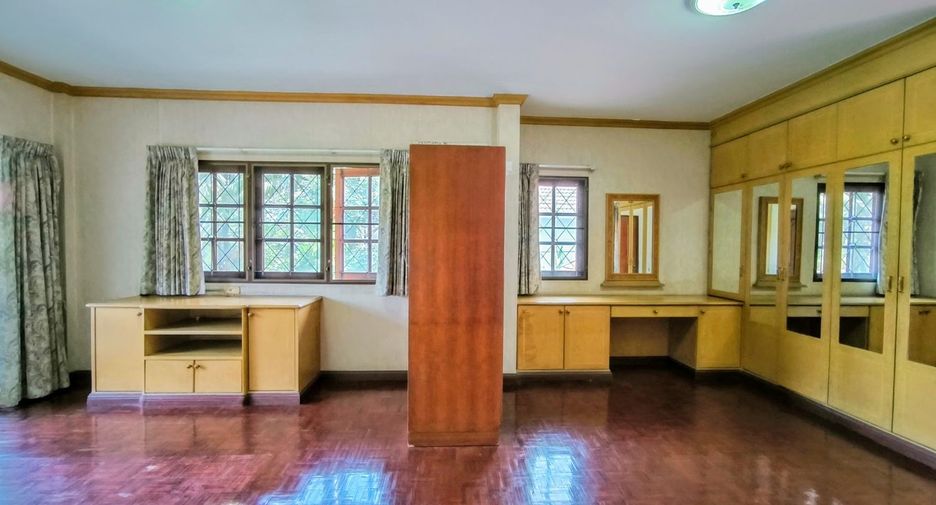 For sale 4 bedrooms house in Bang Phli, Samut Prakan