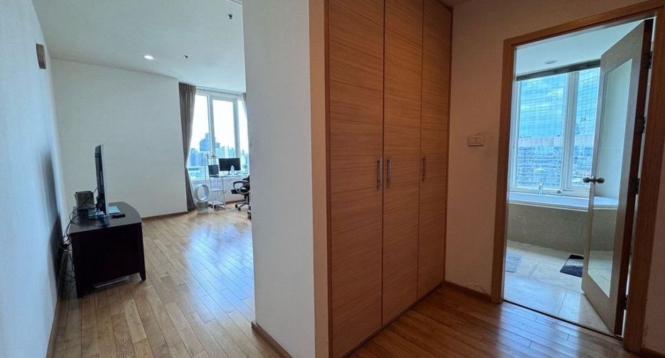 For sale 2 bedrooms condo in Sathon, Bangkok