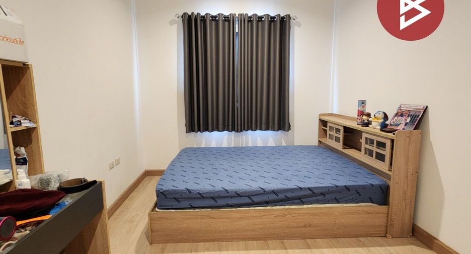 For sale 4 bedrooms townhouse in Mueang Samut Prakan, Samut Prakan