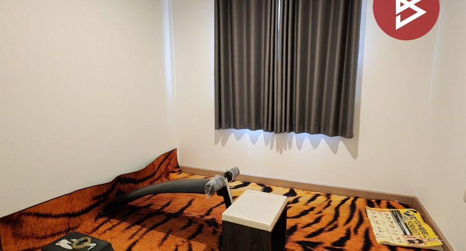 For sale 4 bedrooms townhouse in Mueang Samut Prakan, Samut Prakan