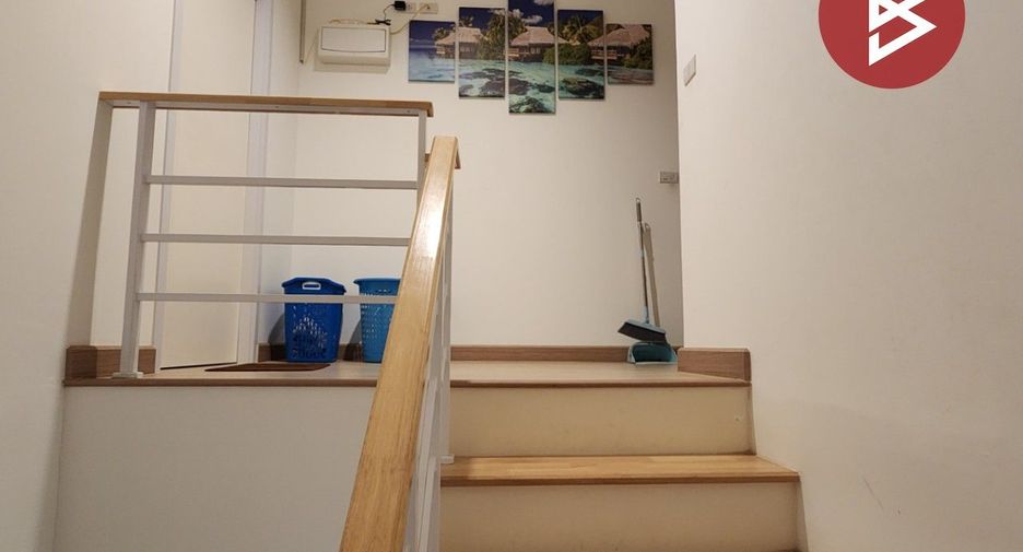 For sale 4 bedrooms townhouse in Mueang Samut Prakan, Samut Prakan