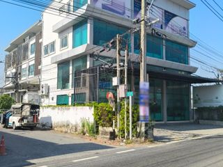 出售 6 卧室 商业空间 在 Mueang Samut Prakan, Samut Prakan