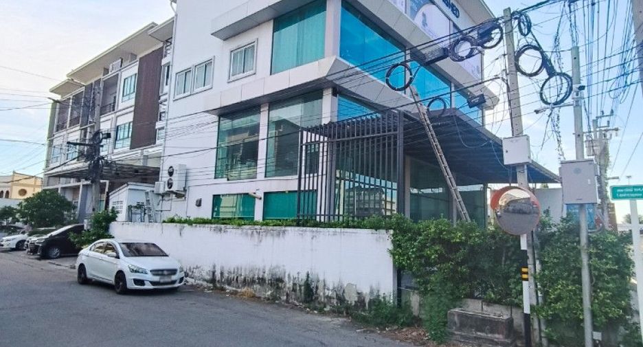 For sale 6 bedrooms retail Space in Mueang Samut Prakan, Samut Prakan