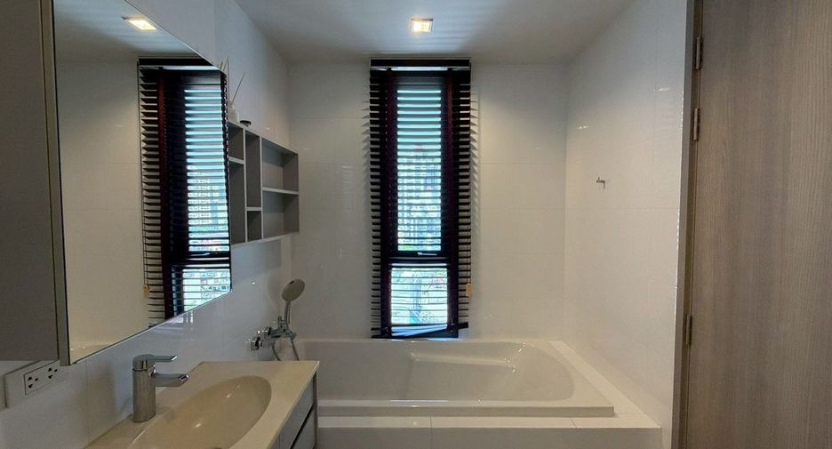 For rent そして for sale 2 ベッドルーム condo in Watthana, Bangkok