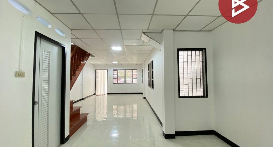 Reihenhaus zum Kauf mit 2 Zimmer in Mueang Samut Prakan, Samut Prakan