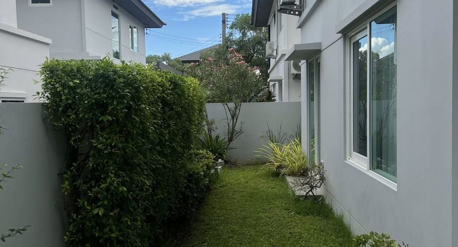 For rent 3 bedrooms house in San Kamphaeng, Chiang Mai