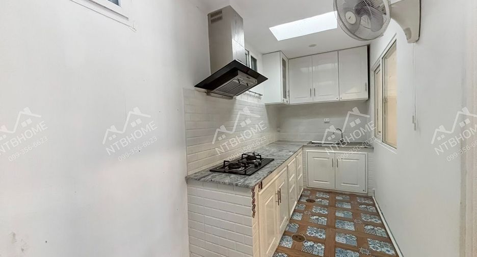 À vendre 4 chambres maison de ville à Bang Kruai, Nonthaburi