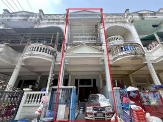 Casa adosada en venta de 4 habitaciones en Bang Khae, Bangkok