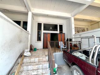 Casa adosada en venta de 4 habitaciones en Bang Khae, Bangkok