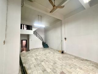 Casa adosada en venta de 4 habitaciones en Bang Khae, Bangkok