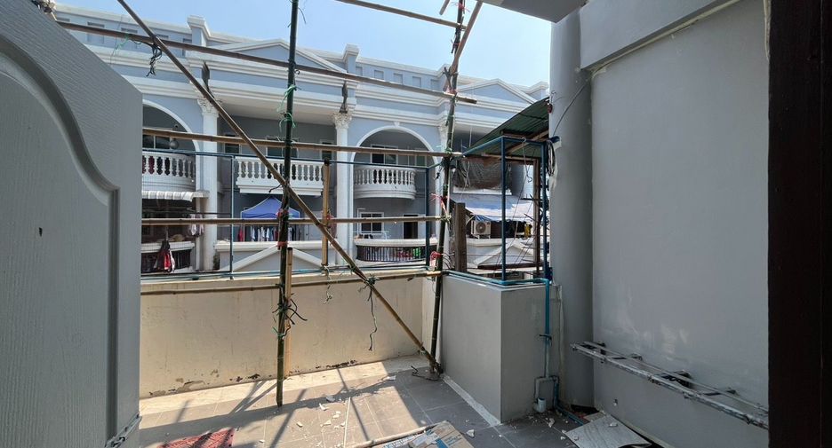 Reihenhaus zum Kauf mit 4 Zimmer in Bang Khae, Bangkok
