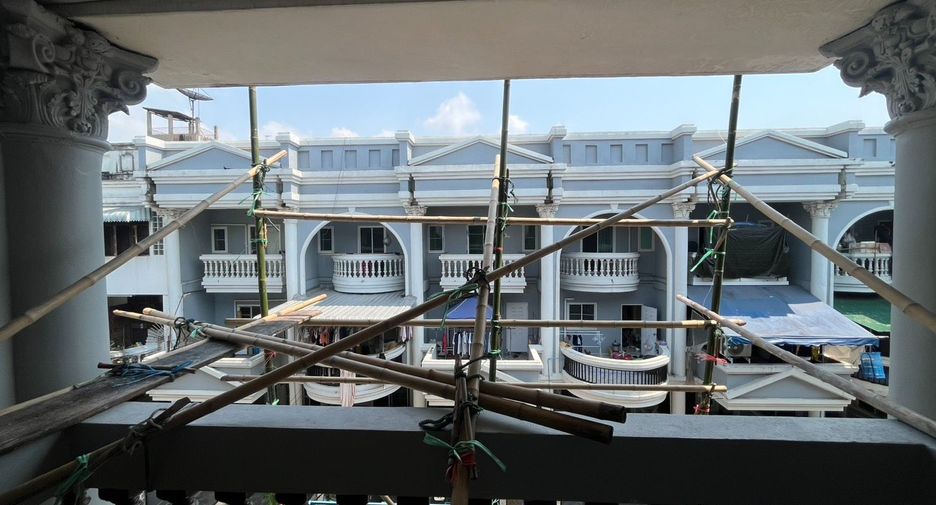 Reihenhaus zum Kauf mit 4 Zimmer in Bang Khae, Bangkok