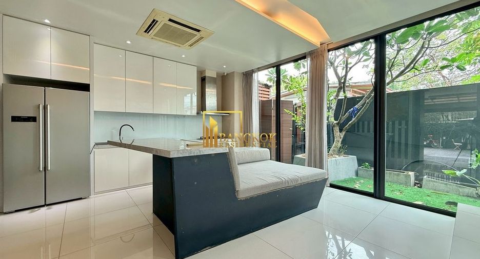 For rent そして for sale 3 ベッドルーム villa in Watthana, Bangkok
