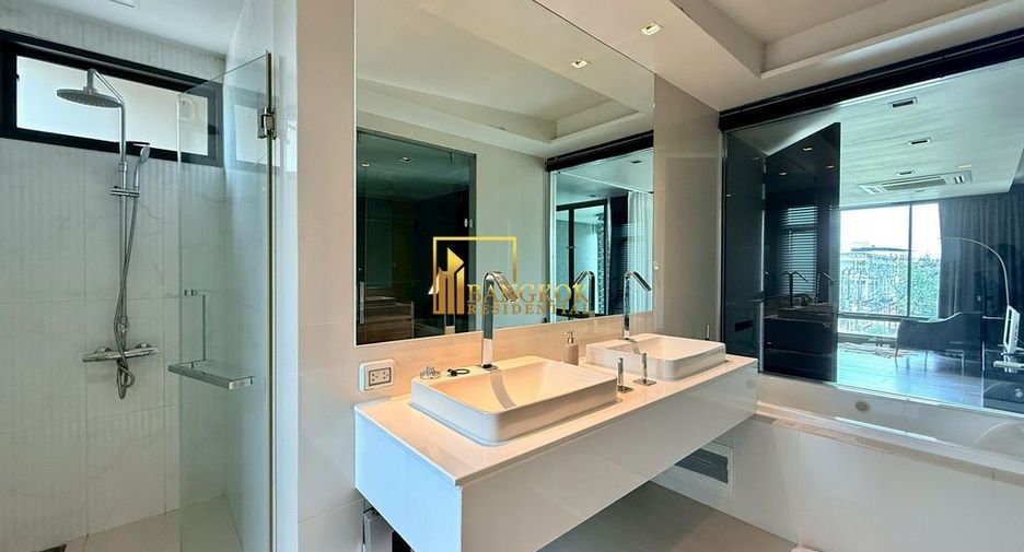 For rent そして for sale 3 ベッドルーム villa in Watthana, Bangkok