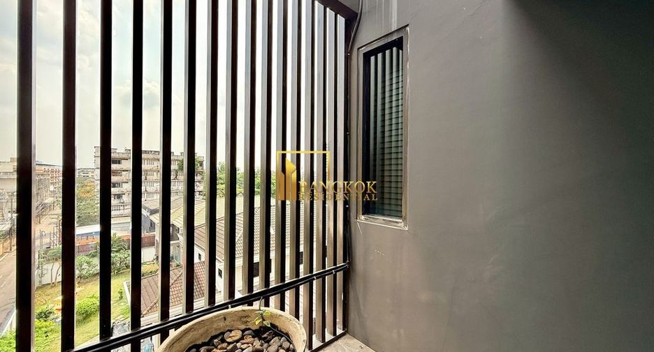 For rent そして for sale 3 ベッドルーム villa in Watthana, Bangkok