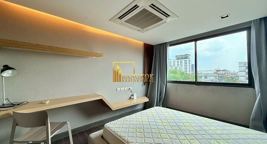 For rent そして for sale 3 ベッドルーム villa in Watthana, Bangkok