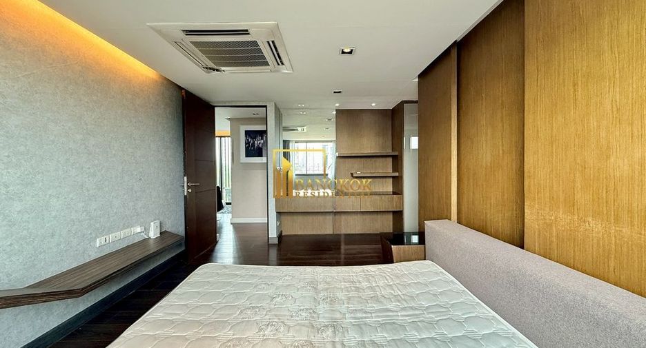 For rent そして for sale 3 ベッドルーム villa in Watthana, Bangkok