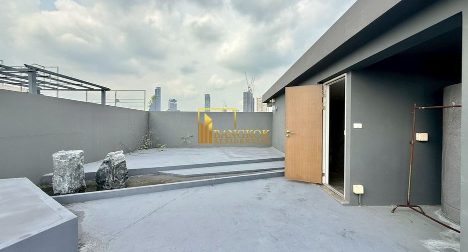 For rent そして for sale 3 ベッドルーム villa in Watthana, Bangkok
