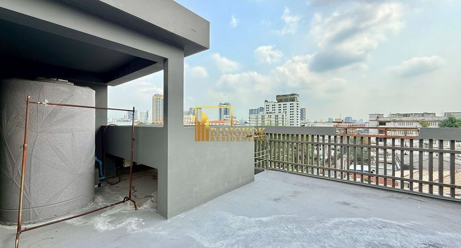 For rent そして for sale 3 ベッドルーム villa in Watthana, Bangkok
