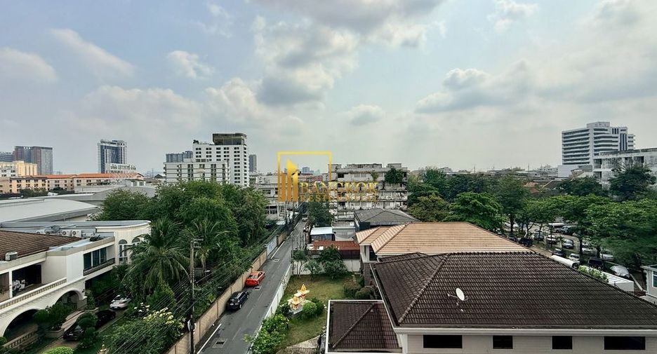 For rent そして for sale 3 ベッドルーム villa in Watthana, Bangkok
