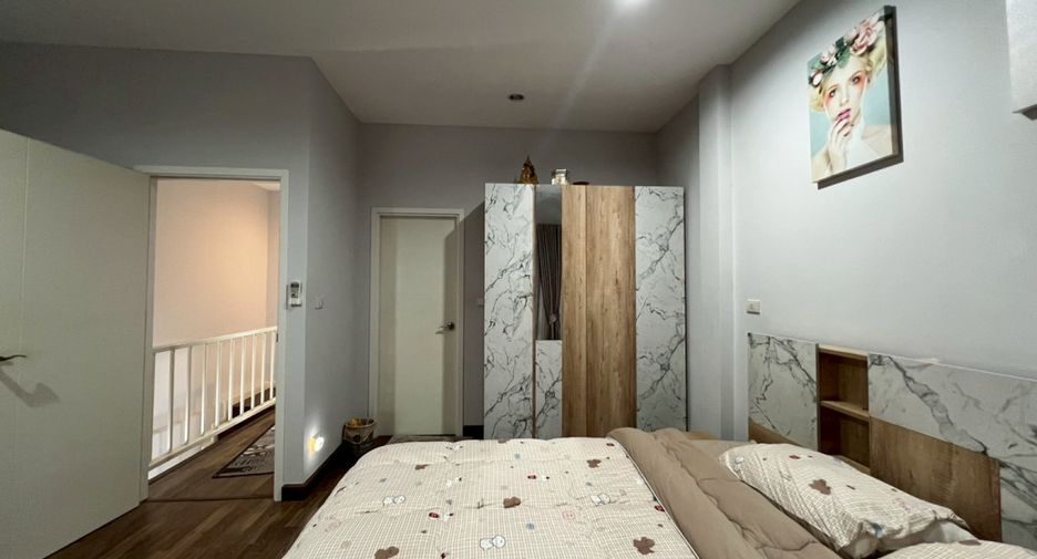 For sale 3 bedrooms townhouse in Sai Mai, Bangkok