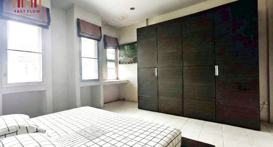 For sale 3 bedrooms townhouse in Don Mueang, Bangkok