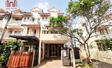 For sale 3 bedrooms townhouse in Don Mueang, Bangkok