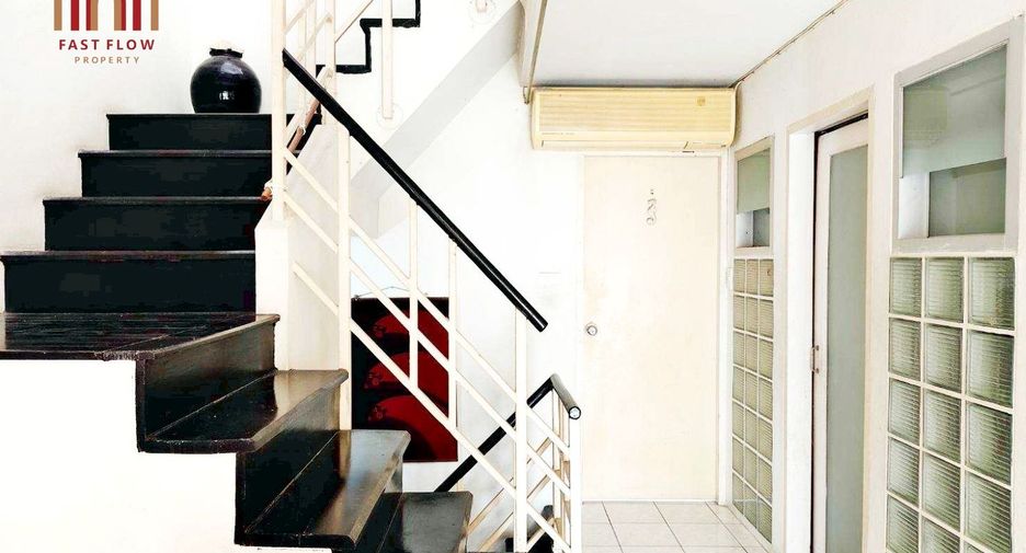 For sale 3 bedrooms townhouse in Don Mueang, Bangkok