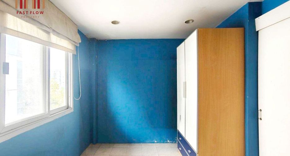 For sale 3 bedrooms townhouse in Don Mueang, Bangkok