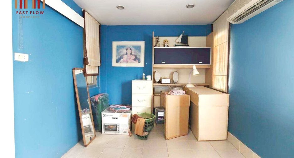 For sale 3 bedrooms townhouse in Don Mueang, Bangkok
